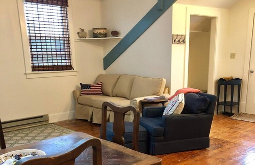 White Hall Apartment | The Carriage House at Walnut Lawn