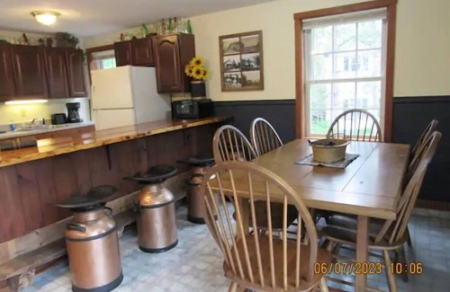 Stoneham House | The Carriage House, available four seasons on lake Keewaydin