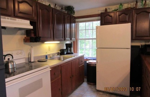 Stoneham House | The Carriage House, available four seasons on lake Keewaydin