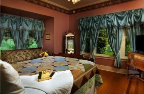 Jefferson Bed & Breakfast | The Carriage House B&B