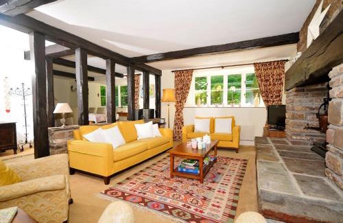 Llanfoist House | The Carriage House