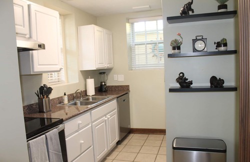 Manhattan Cottage | The Carriage House - Historic getaway in the heart of the city!