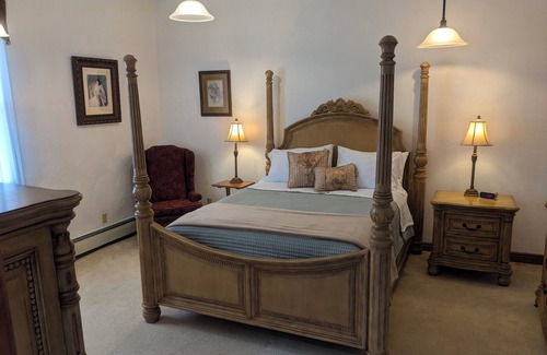 Meadville Bed & Breakfast | The Carriage House Inn Bed and Breakfast