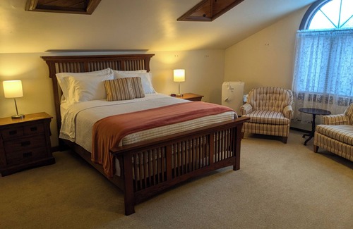 Meadville Bed & Breakfast | The Carriage House Inn Bed and Breakfast