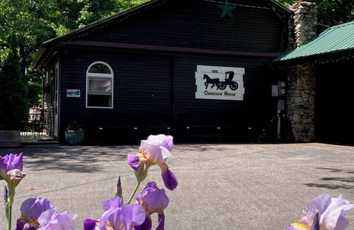 North Conway House | The Carriage House, North Conway Village. Walk to Village Restaurants & Shops