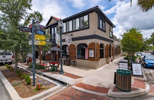 Mount Dora Cottage | The Carriage House - Walk to Downtown!