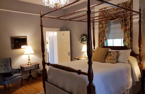 Charles Town Bed & Breakfast | The Carriage Inn B&B