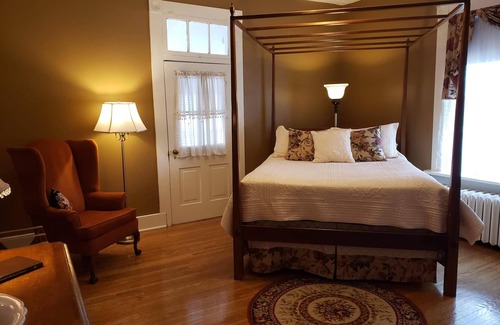 Charles Town Bed & Breakfast | The Carriage Inn B&B