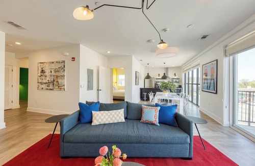 Historic Edgefield Apartment | The Carter by AvantStay | 60 Bedrooms, Sleeps 144