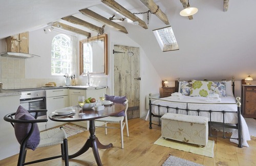 Badingham House | The Carter's Loft - One Bedroom House, Sleeps 2