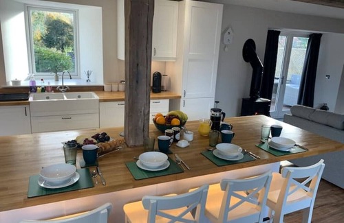 Cupar House | The Carthouse (Luxury 2 bed with private hot tub)