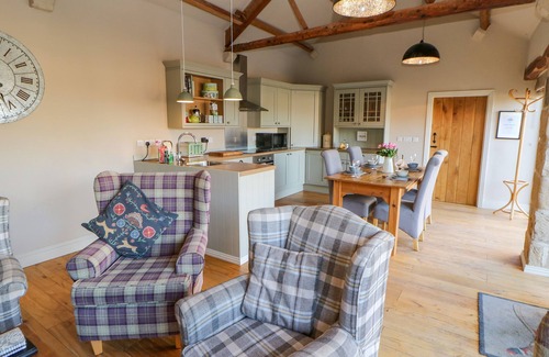 Richmond Cottage | THE CARTSHED, SEDBURY PARK FARM, family friendly in Gilling West