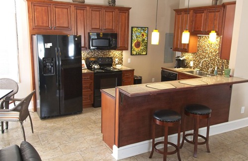 Cary House | The Cary Cottage 1 BR 1 BA Private Sleeps 4 - Downtown Cary, Eat Drink Play Shop