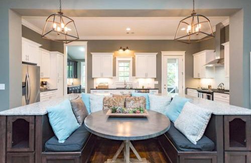Shelby Hills House | The Casa Shelby 2 Miles to Downtown