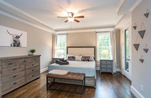 Shelby Hills House | The Casa Shelby 2 Miles to Downtown