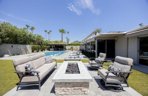 The Movie Colony House | The Cascades Retreat - Walk to Downtown!