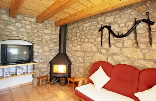 Naves Cottage | The Case Postils