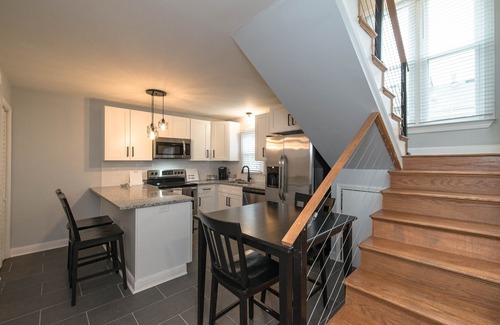 Hillsboro West End Condo | The Cash★Stroll through Hillsboro Village★Free Parking-11 mins to downtown!
