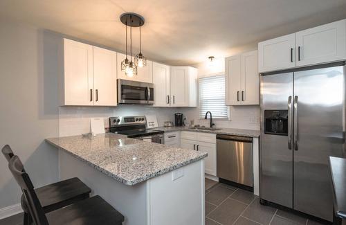 Hillsboro West End Condo | The Cash★Stroll through Hillsboro Village★Free Parking-11 mins to downtown!
