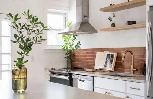 Colington Cottage | The Casita - Close to Beach & Bay, Outdoor Shower!