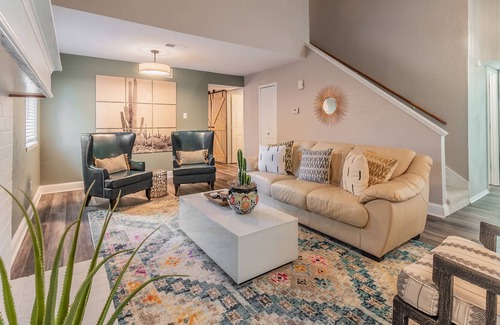 Plano House | The Casita Executive Home, Location, Pet Friendly