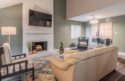 Plano House | The Casita Executive Home, Location, Pet Friendly