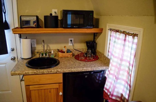 Jeddo House | The Casita & Longhorn Lodge at Davis Ranch Retreat