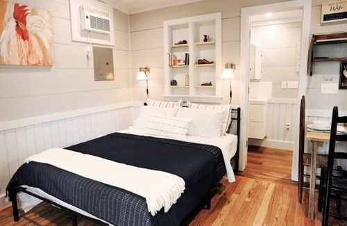 Brenham House | The Casita