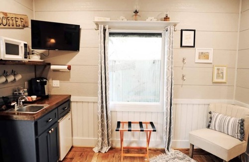 Brenham House | The Casita