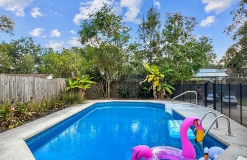 Lincolnville House | The Caspian large family house with private pool in Summerville