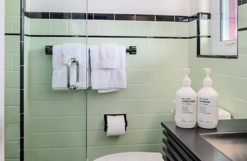 Vilano Beach Hotel | The Castillo Queen Studio -5 min walk to beach!