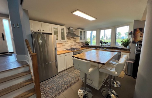 Grey Highlands House | The Castle - 4-bedroom house with AC, WiFi in Grey County