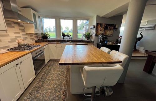 Grey Highlands House | The Castle - 4-bedroom house with AC, WiFi in Grey County