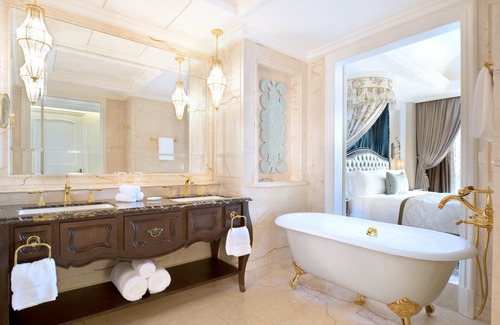 Xinghai Commercial Area Hotel | The Castle Hotel, a Luxury Collection Hotel, Dalian