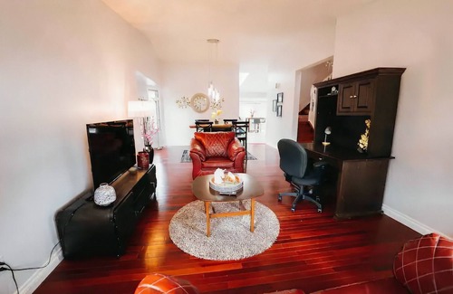 Southeast Edmonton House | The Castle Stay - Enormous backyard, Pool table, jetted tub.