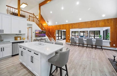 Parksville Ski Chalet | The Catskill Getaway Near Bethel Woods & Hiking & HOT TUB
