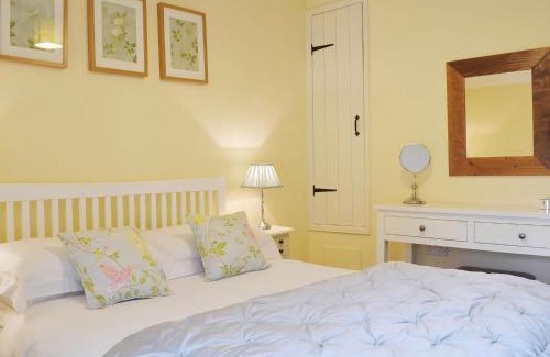 Eyam House | The Causeway