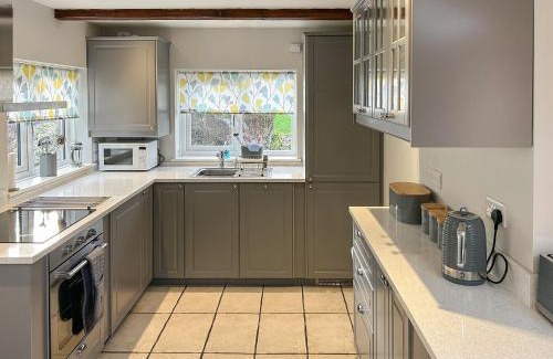 Eyam House | The Causeway