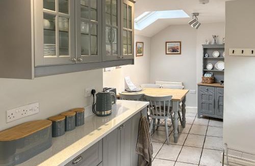 Eyam House | The Causeway