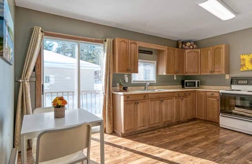 Byng Inlet Cottage | The Cedar: Awesome view + Bunkie!