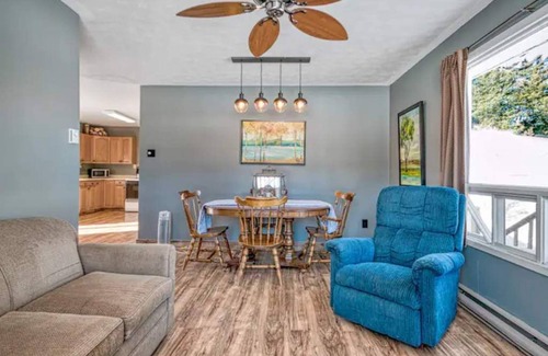 Byng Inlet Cottage | The Cedar: Awesome view + Bunkie!