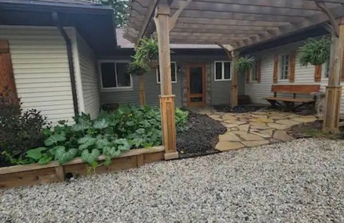 Lewisburg Apartment | The Cedar Door Place