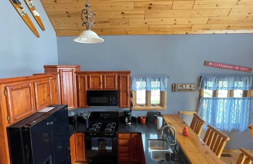 Cedar Lake House | "The Cedar Lake Escape" is a lakeside retreat offering 5 bedrooms and 3 baths.n