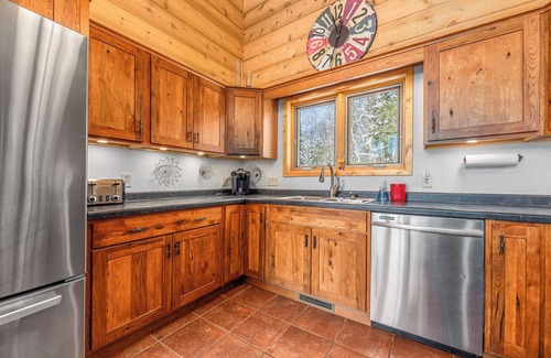 Lake Tomahawk House | The Cedar Lakehouse | On Beautiful Gilmore Lake w/Dock, Kayaks, Firepit, AC