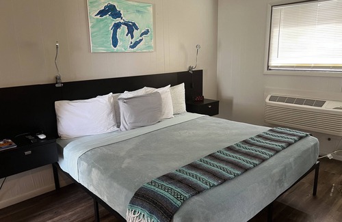 Bay View Hotel | The Cedar Motel