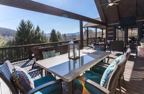 Boone Villa | The Cedar Wood Lodge