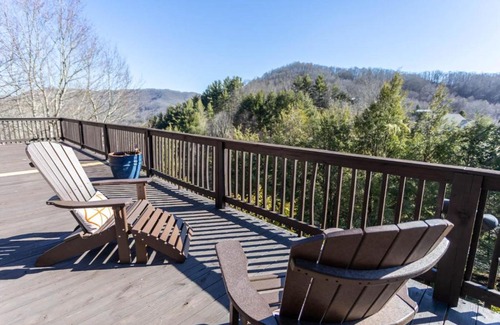 Boone Villa | The Cedar Wood Lodge