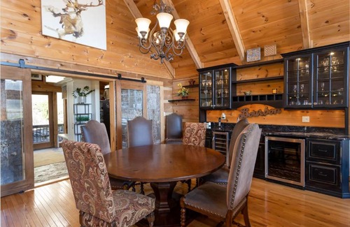 Boone Villa | The Cedar Wood Lodge