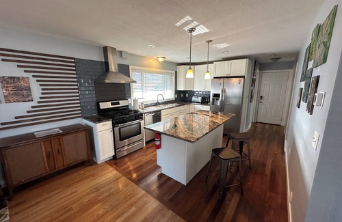 Northeast Minneapolis Arts District Apartment | The Celadon Art Loft & Gallery - Unique 2 BR, 1 Bath in the Arts District