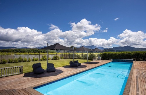 Renwick House | The Cellar Door - Blenheim Holiday Home